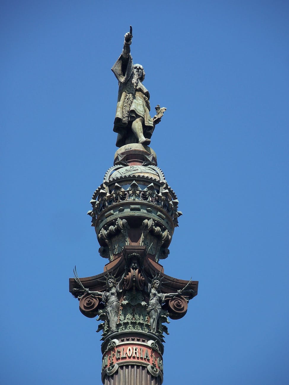 the statue of christopher columbus in barcelona spain